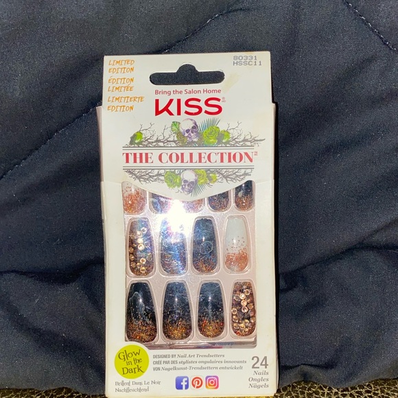 Short press on nails - Picture 3 of 5